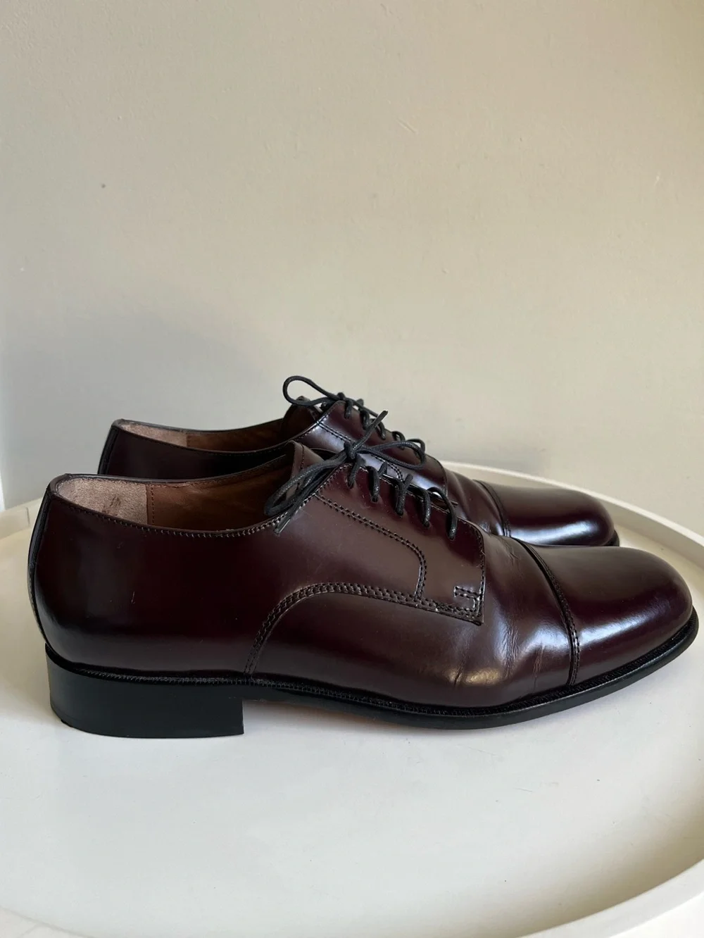Bostonian burgundy akron